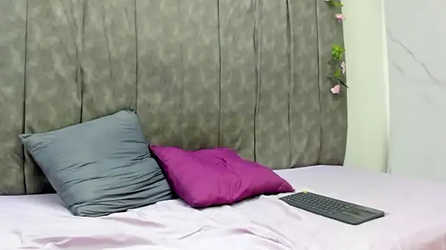 Snapshot of Lucia78couple chatting on 8, 10, 2025 Lucia78couple online show from 8, 10, 2025