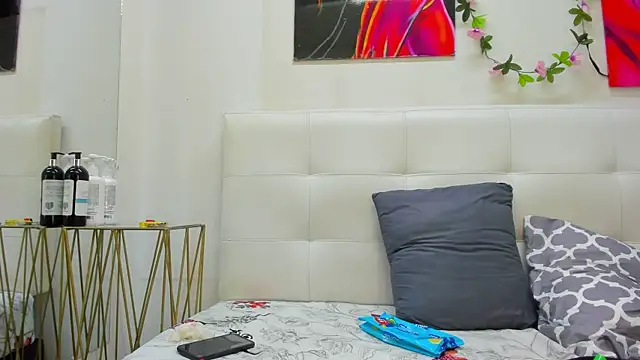 Snapshot of Lucia78couple chatting on 4, 12, 2025 Lucia78couple online show from 4, 12, 2025