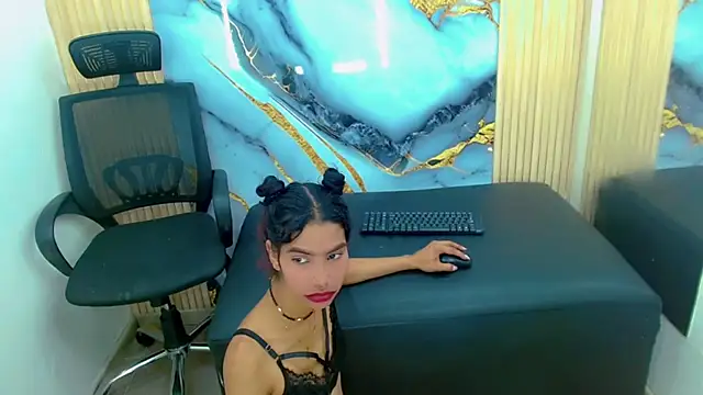 Snapshot of TifannyHott chatting on 11, 9, 2025 TifannyHott online show from 11, 9, 2025