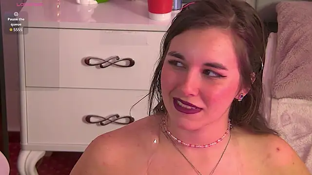Snapshot of LolaButtie chatting on 12, 6, 2026 LolaButtie online show from 12, 6, 2026
