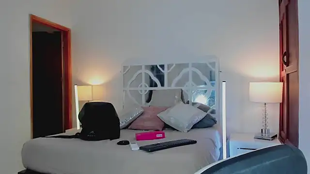 MikaelaStone online show from 4, 2, 2026