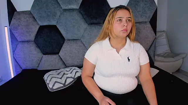 MikaelaStone online show from 28, 4, 2026