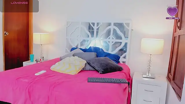 MikaelaStone online show from 23, 9, 2025