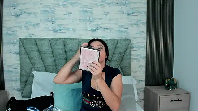 ShanelEvans online show from 17, 9, 2025