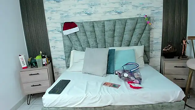 ShanelEvans online show from 4, 12, 2025