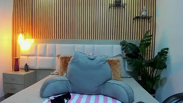 KattyBonnie online show from 1, 10, 2025