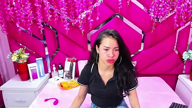 Nanis James online show from 14, 12, 2025