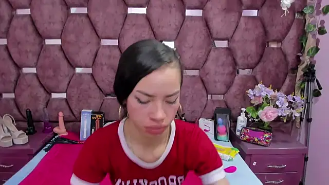 Nanis James online show from 10, 5, 2026