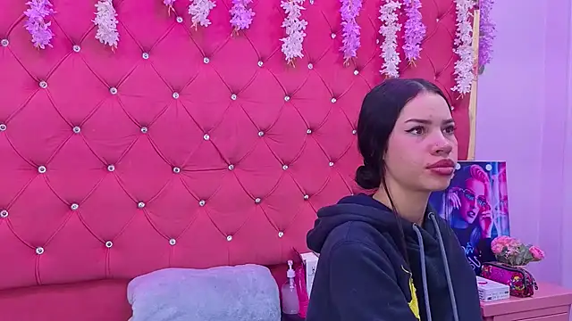 Snapshot of Nanis_James chatting on 8, 11, 2025 Nanis James online show from 8, 11, 2025