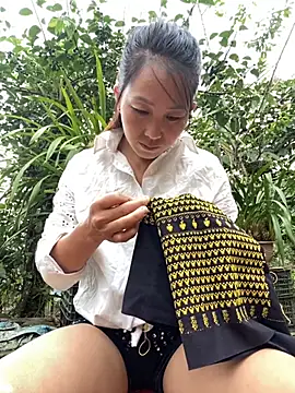 Huong-Ly online show from 12, 9, 2025