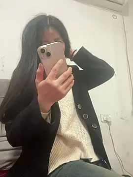 crhong666 online show from 15, 4, 2026