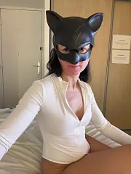 Snapshot of LesAmantsAE2 chatting on 18, 2, 2026 LesAmantsAE2 online show from 18, 2, 2026