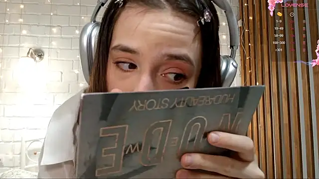 Honeey Beee online show from 21, 12, 2025