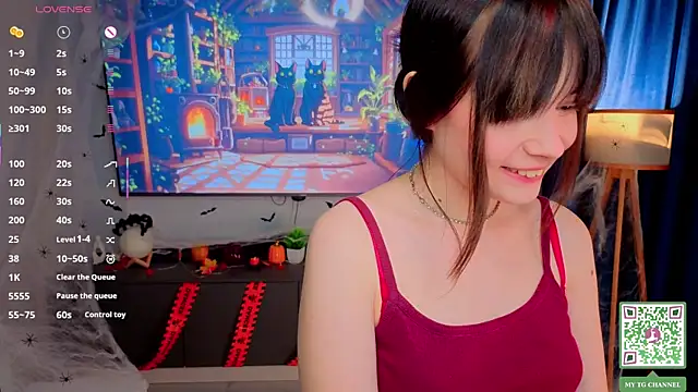 Honeey Beee online show from 2, 11, 2025