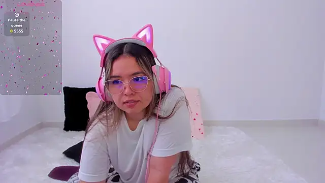 Snapshot of Alana_Banana_ chatting on 4, 11, 2025 Alana Banana online show from 4, 11, 2025