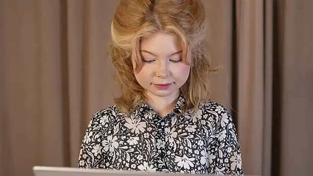 Stella Vanila online show from 7, 10, 2025