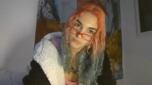 Snapshot of peetitefairy chatting on 4, 8, 2026 peetitefairy online show from 4, 8, 2026