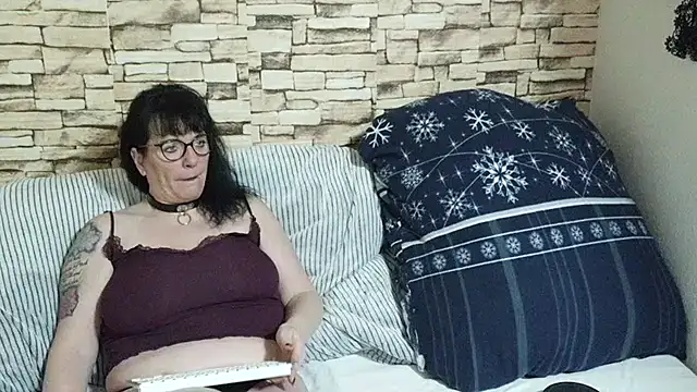 honey47 online show from 9, 2, 2026