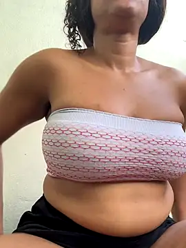 Snapshot of LuckyKhloe chatting on 26, 9, 2025 LuckyKhloe online show from 26, 9, 2025