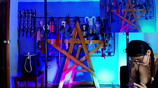 Misstresss aurora bdsm online show from 30, 10, 2025