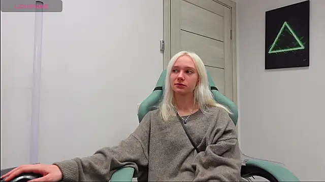 Laura Chaplin online show from 28, 9, 2025