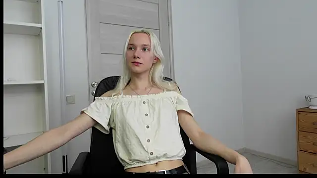 Laura Chaplin online show from 14, 9, 2025