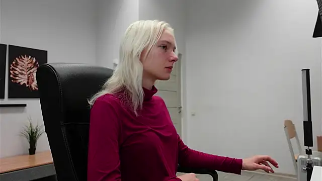 Laura Chaplin online show from 20, 9, 2025