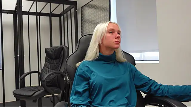 Laura Chaplin online show from 7, 10, 2025