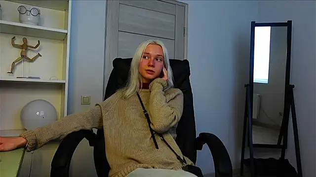 Laura Chaplin online show from 24, 9, 2025