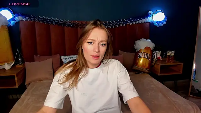 EvelynPoole online show from 5, 10, 2025