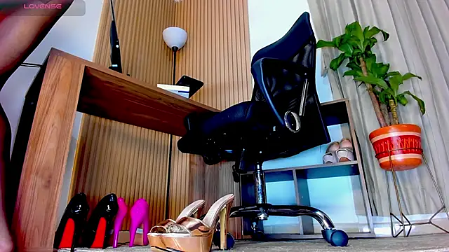 Anastacia lestrange online show from 17, 10, 2025