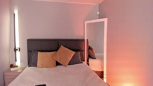 Emma  clark  online show from 15, 1, 2026