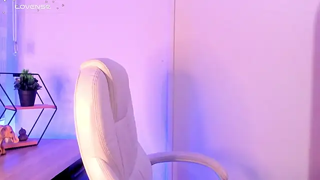 Emma  clark  online show from 21, 11, 2025