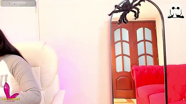 Emma  clark  online show from 28, 10, 2025