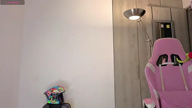 Snapshot of colette_e chatting on 16, 10, 2025 colette e online show from 16, 10, 2025