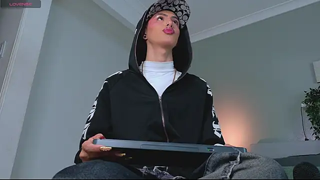 Nickifox   online show from 8, 10, 2025