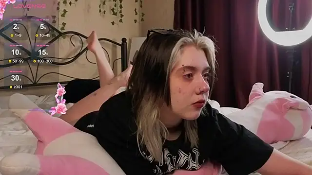 Snapshot of IrisSoCute chatting on 13, 9, 2025 IrisSoCute online show from 13, 9, 2025