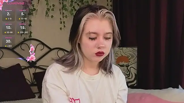 Snapshot of IrisSoCute chatting on 24, 10, 2025 IrisSoCute online show from 24, 10, 2025