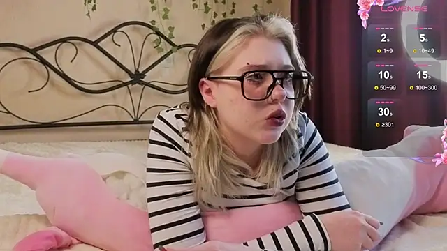 Snapshot of IrisSoCute chatting on 19, 9, 2025 IrisSoCute online show from 19, 9, 2025