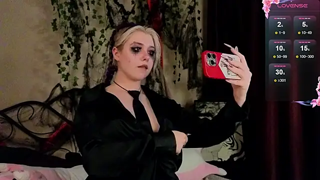 Snapshot of IrisSoCute chatting on 31, 10, 2025 IrisSoCute online show from 31, 10, 2025