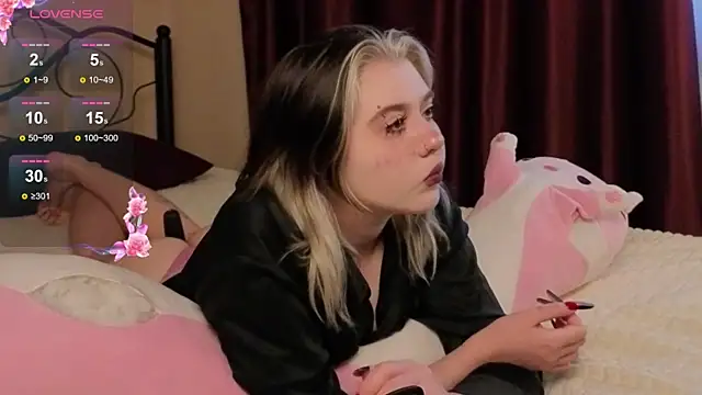 Snapshot of IrisSoCute chatting on 16, 9, 2025 IrisSoCute online show from 16, 9, 2025