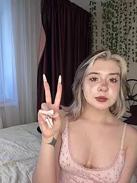 Snapshot of IrisSoCute chatting on 7, 10, 2025 IrisSoCute online show from 7, 10, 2025