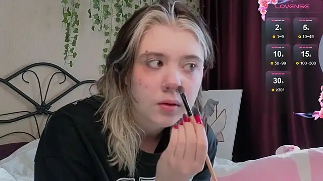 Snapshot of IrisSoCute chatting on 10, 9, 2025 IrisSoCute online show from 10, 9, 2025