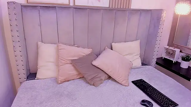 Natt Clark online show from 4, 11, 2025