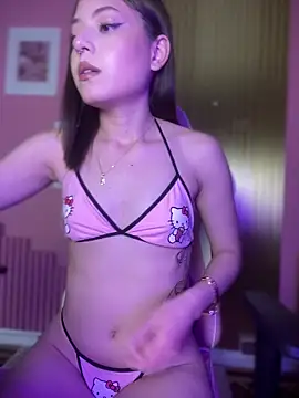 PrettyAmber online show from 8, 4, 2026