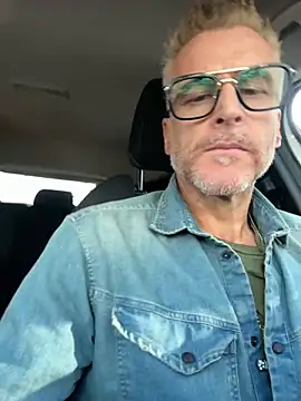 Axl hot online show from 20, 9, 2025