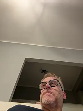 Axl hot online show from 26, 3, 2026