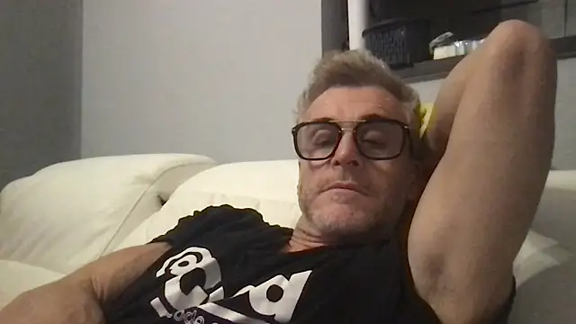 Axl hot online show from 9, 2, 2026