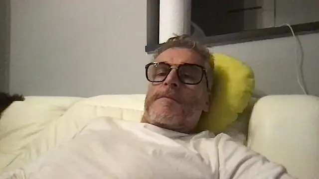 Axl hot online show from 14, 4, 2026