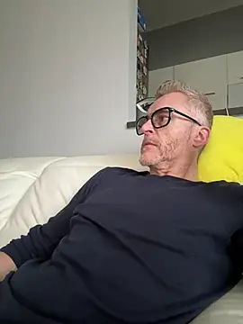 Axl hot online show from 14, 3, 2026